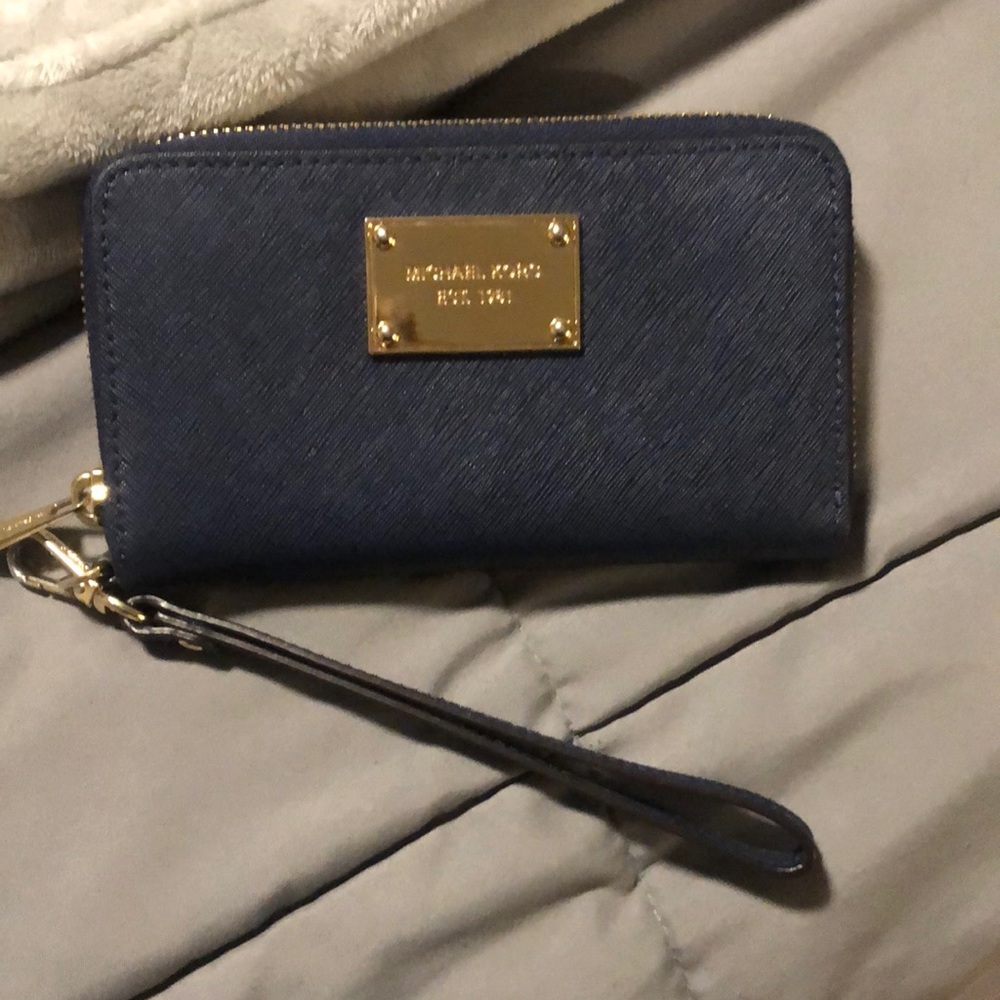 michael kors wristlet